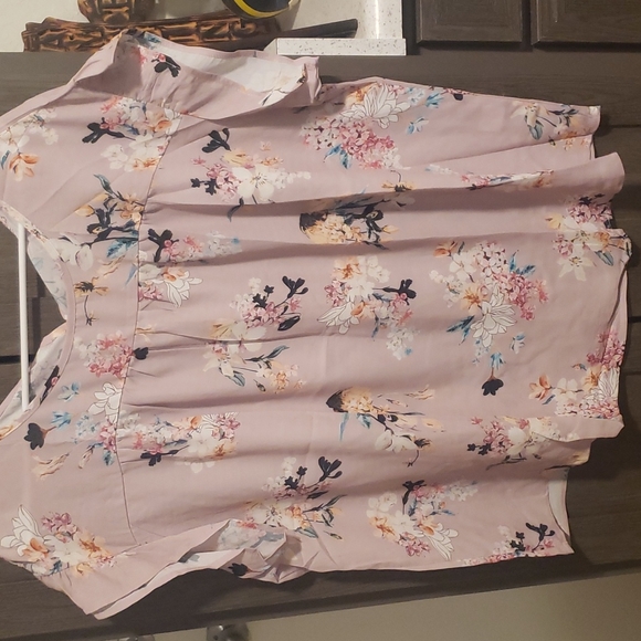 New boutique Floral plus size babydoll top - Picture 6 of 8